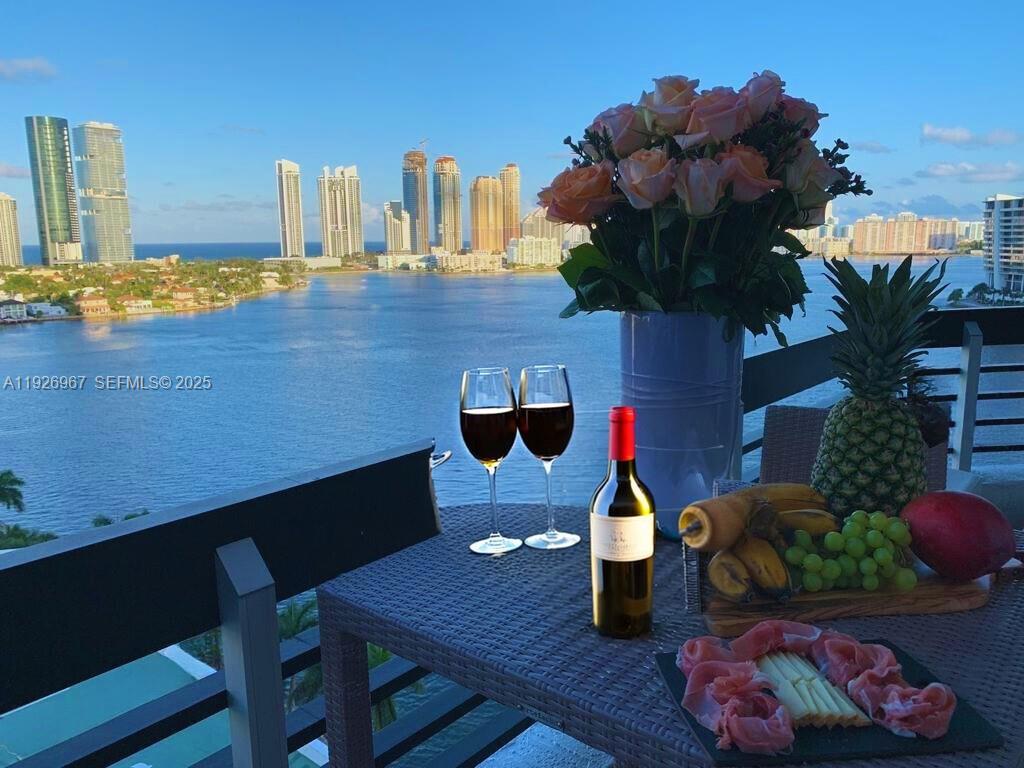 MYSTIC POINTE TOWER 500 C - Residential