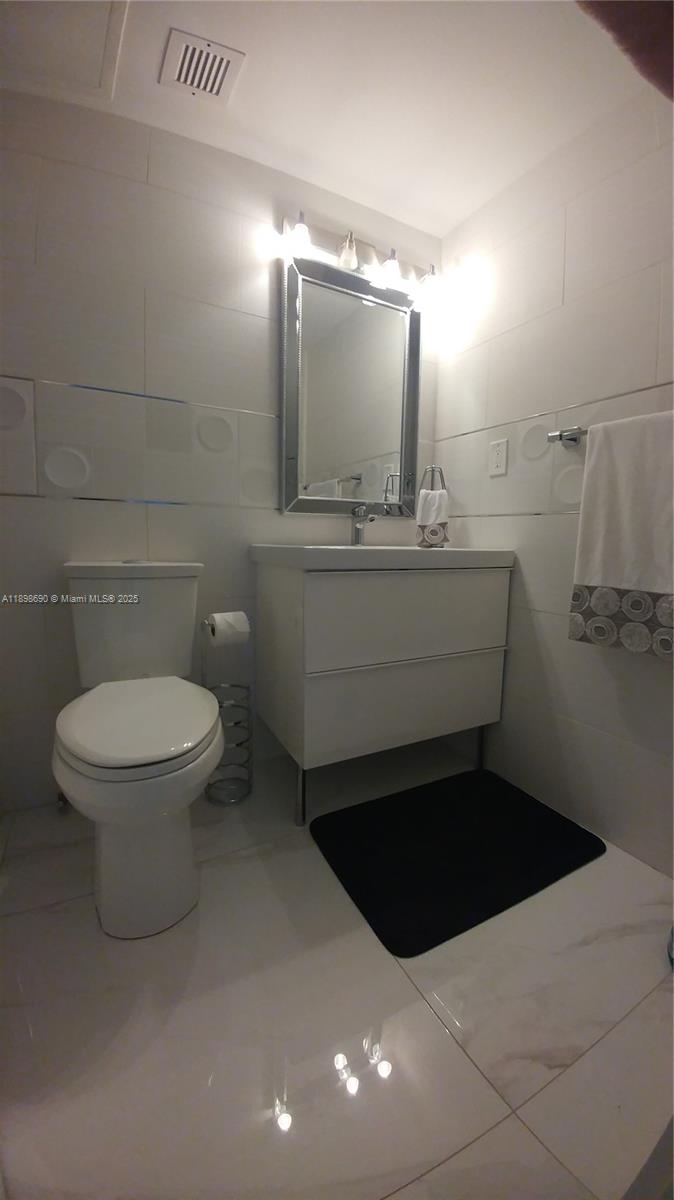 WAVE CONDO - Residential Lease