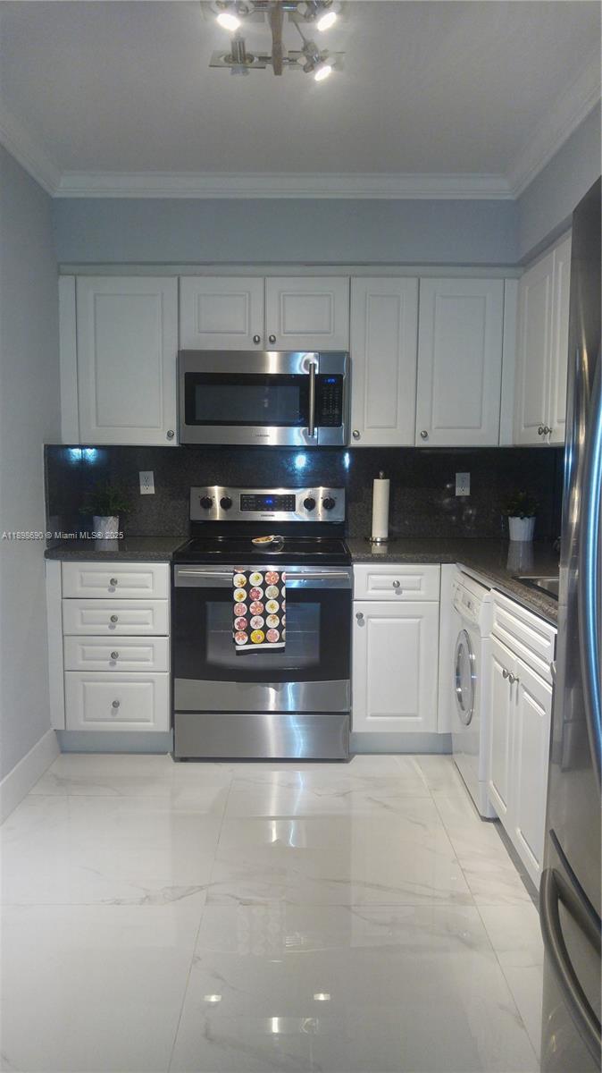 WAVE CONDO - Residential Lease