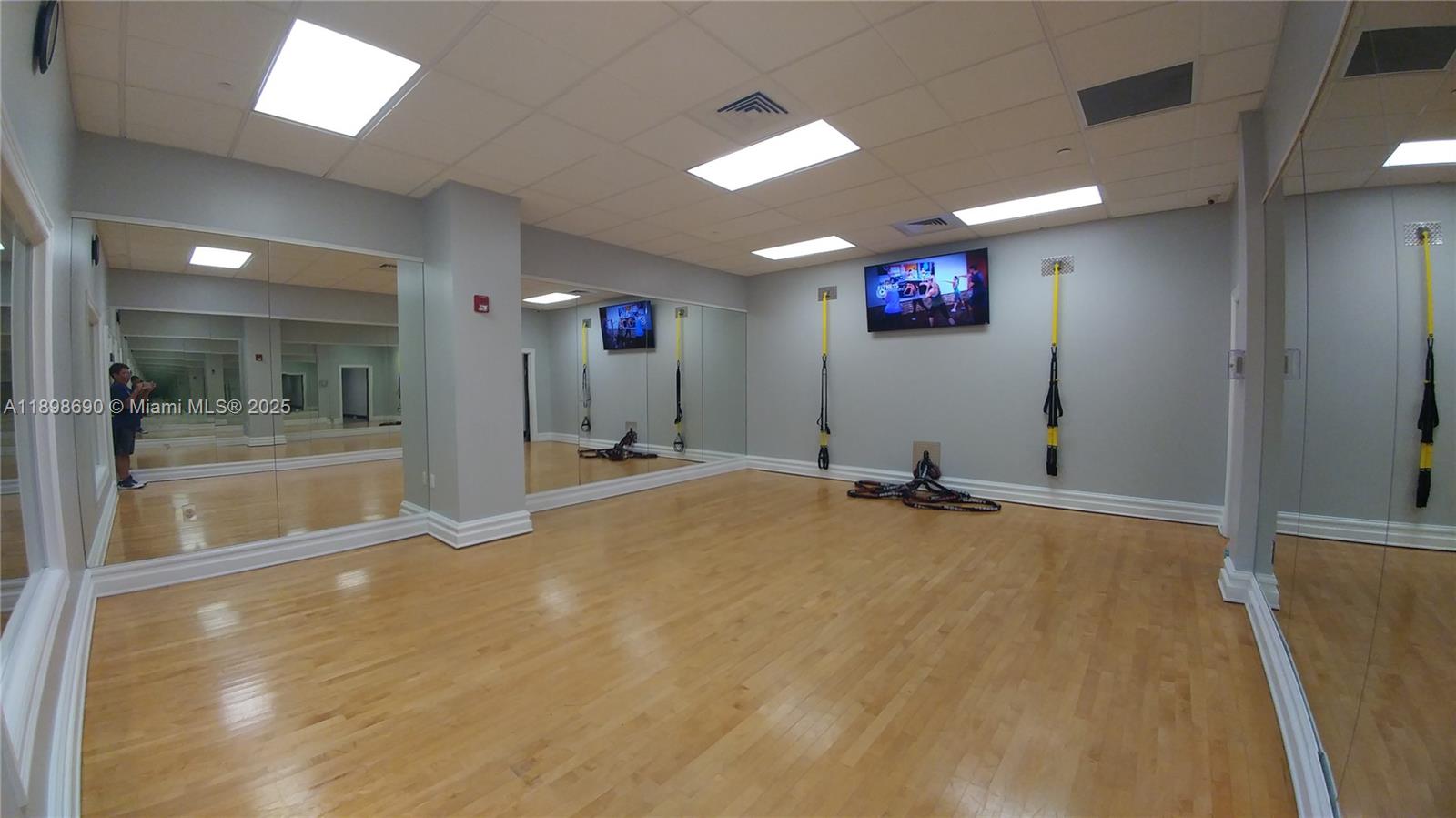 WAVE CONDO - Residential Lease