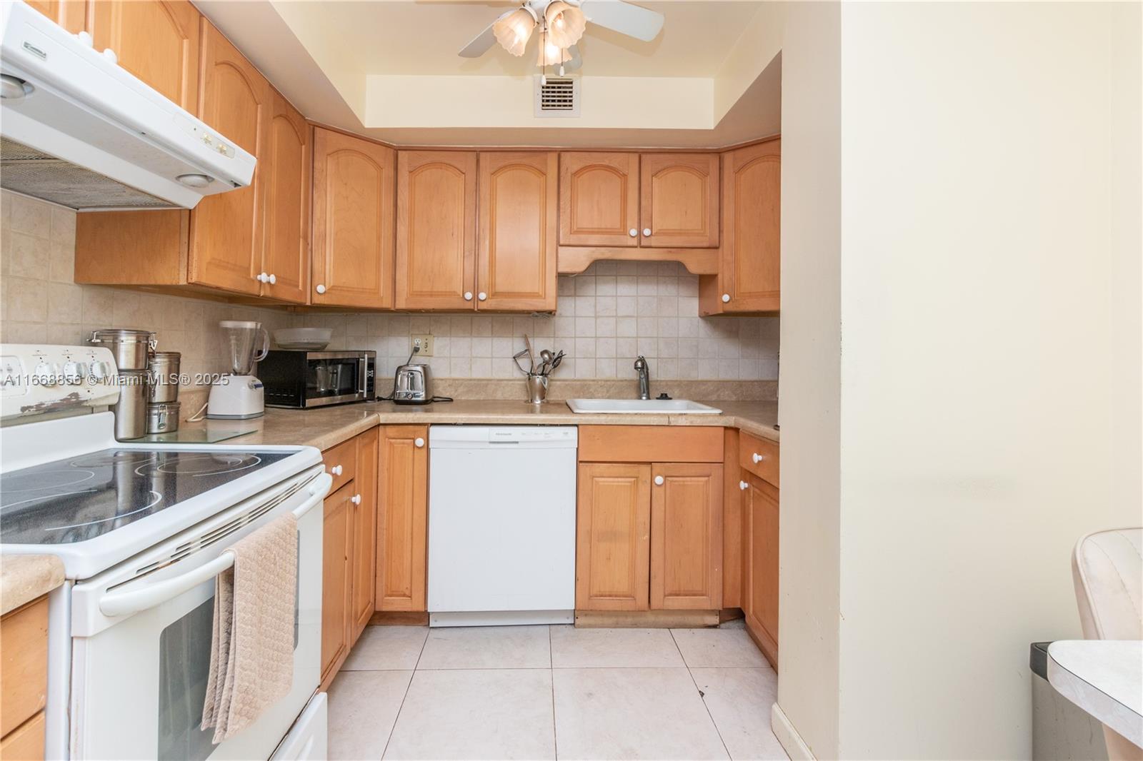 COMMODORE PLAZA CONDO - Residential