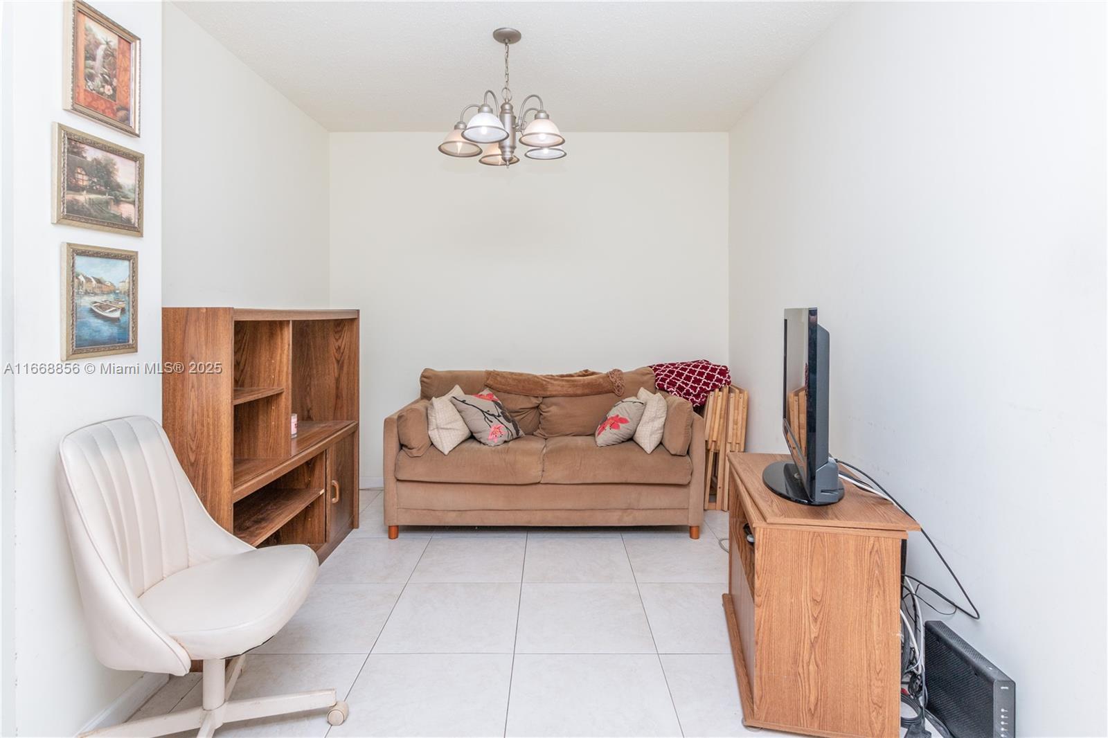 COMMODORE PLAZA CONDO - Residential