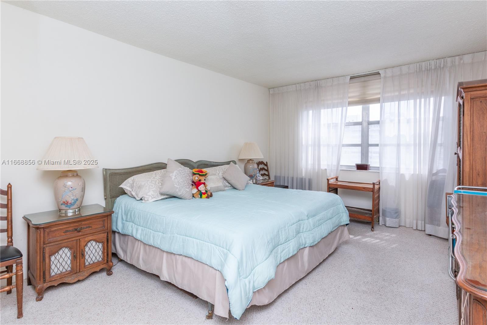 COMMODORE PLAZA CONDO - Residential
