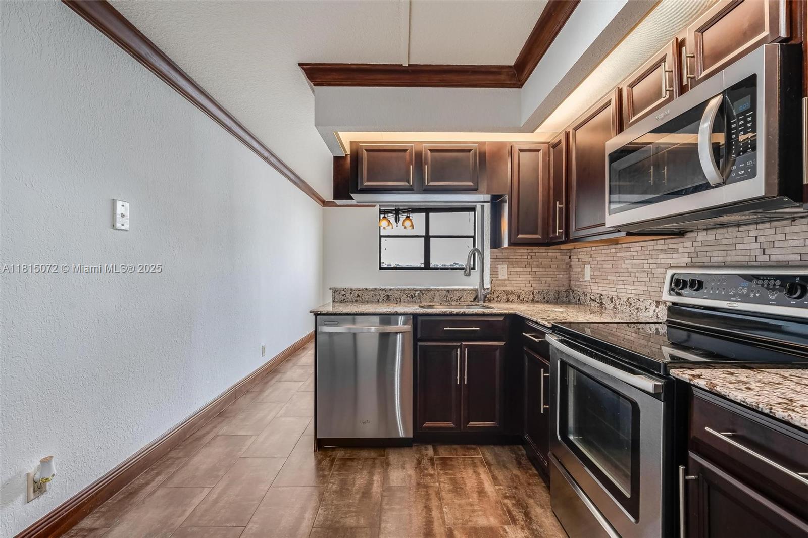 LAKE EMERALD CONDOMINIUM - Residential