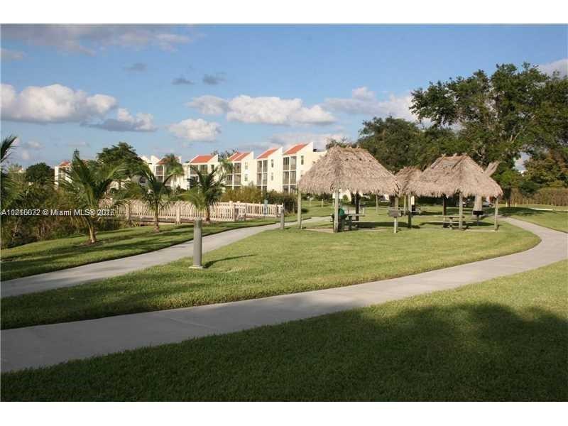 LAKE EMERALD CONDOMINIUM - Residential