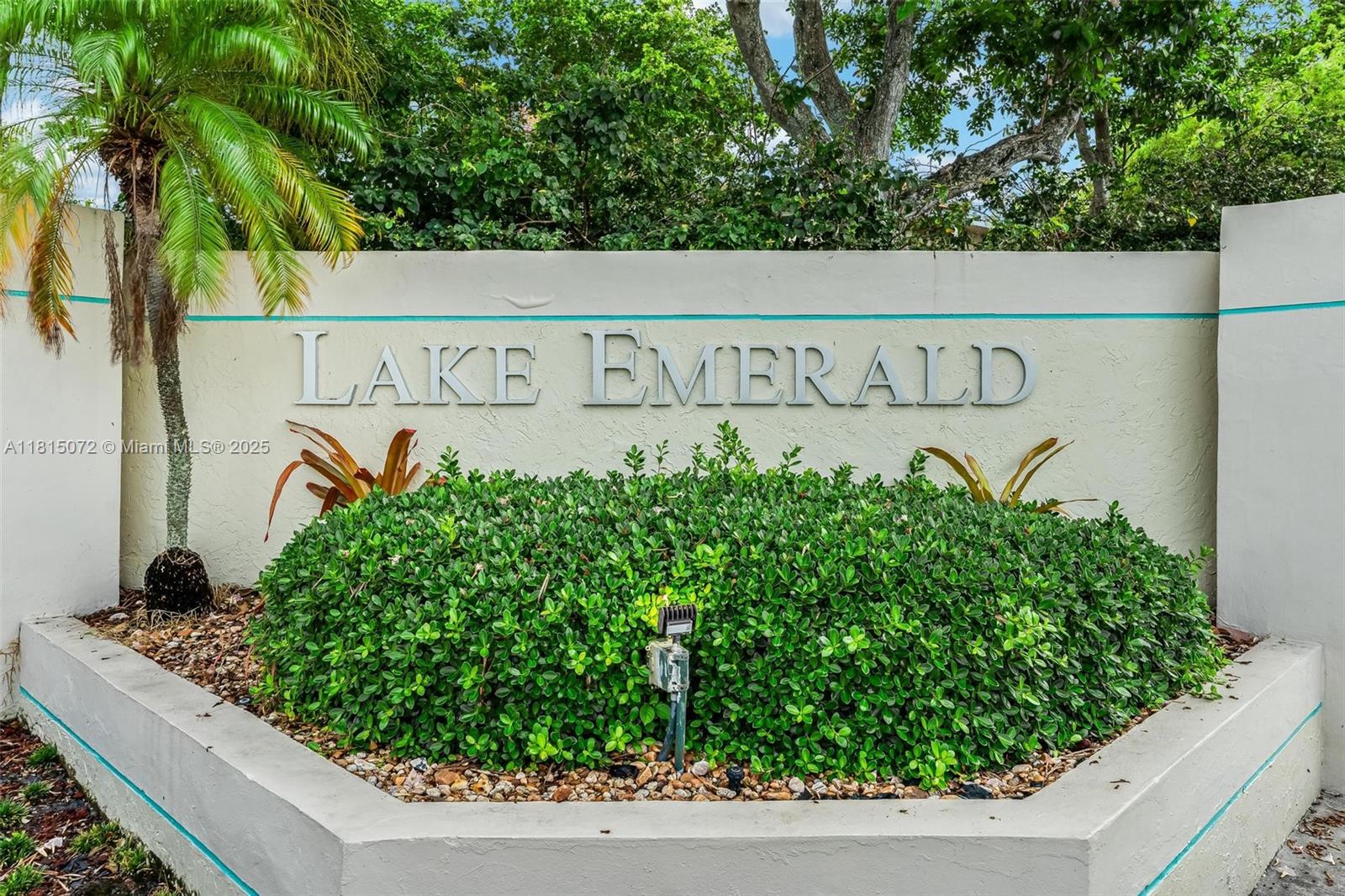 LAKE EMERALD CONDOMINIUM - Residential