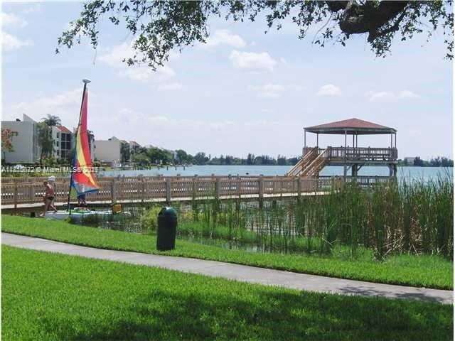 LAKE EMERALD CONDOMINIUM - Residential