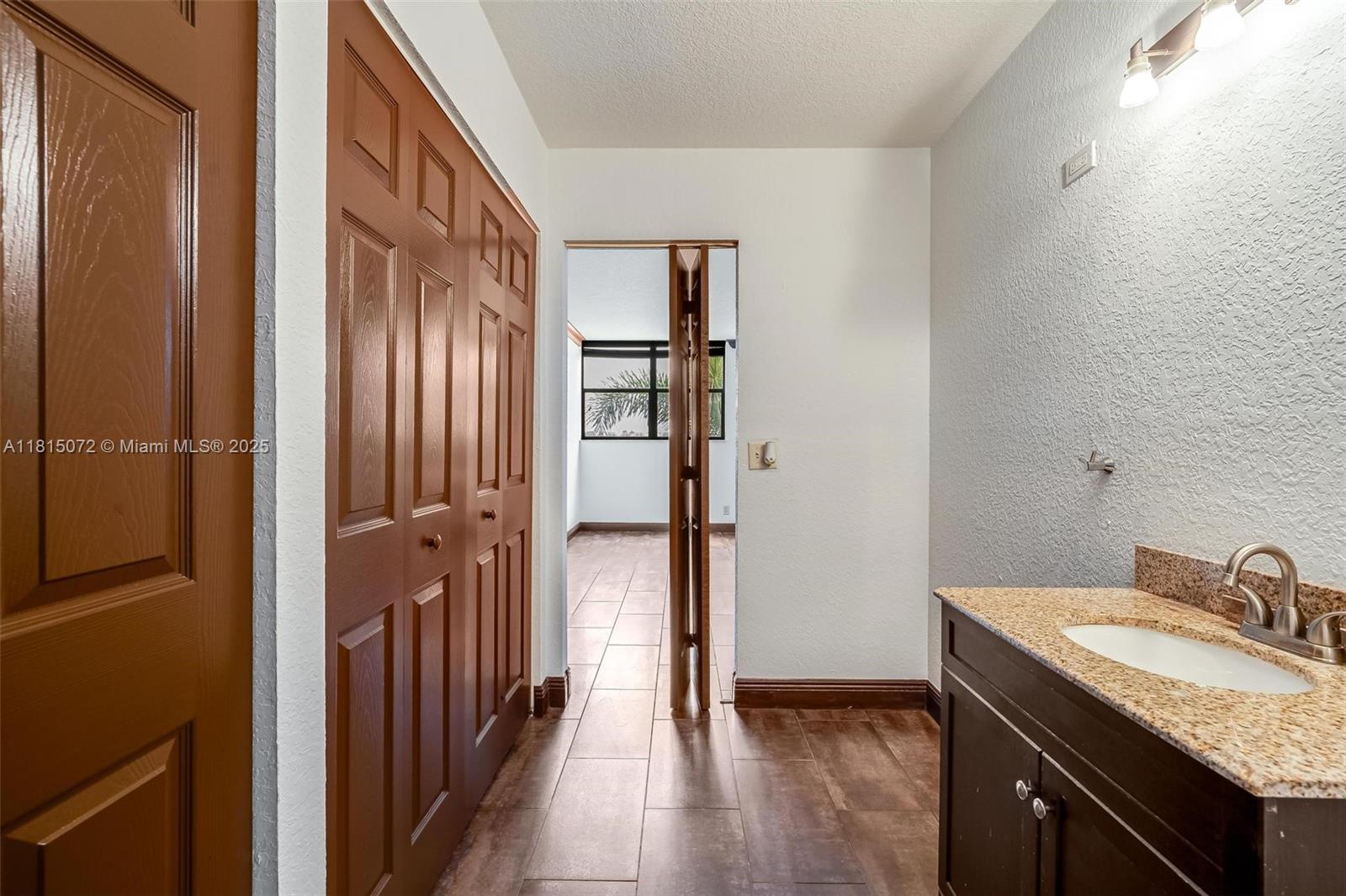 LAKE EMERALD CONDOMINIUM - Residential
