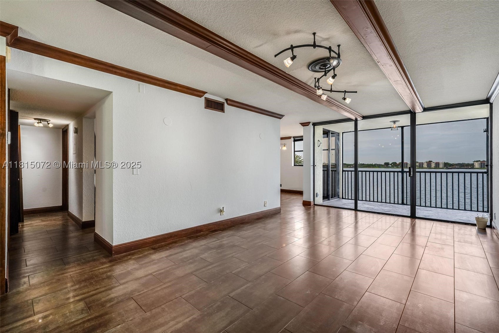 106 Lake Emerald Dr 210, Oakland Park FL 33309