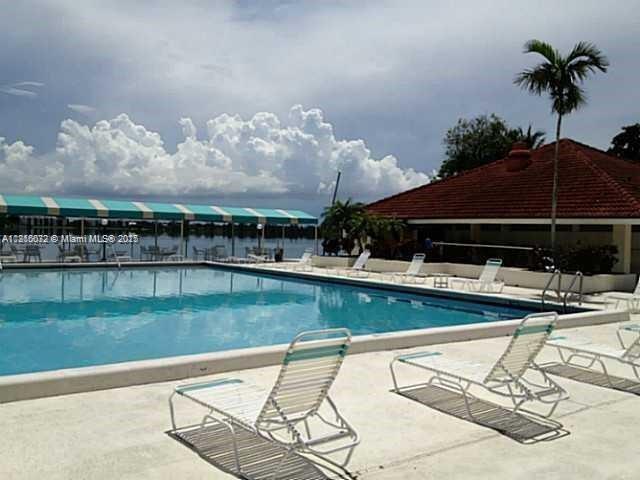 LAKE EMERALD CONDOMINIUM - Residential
