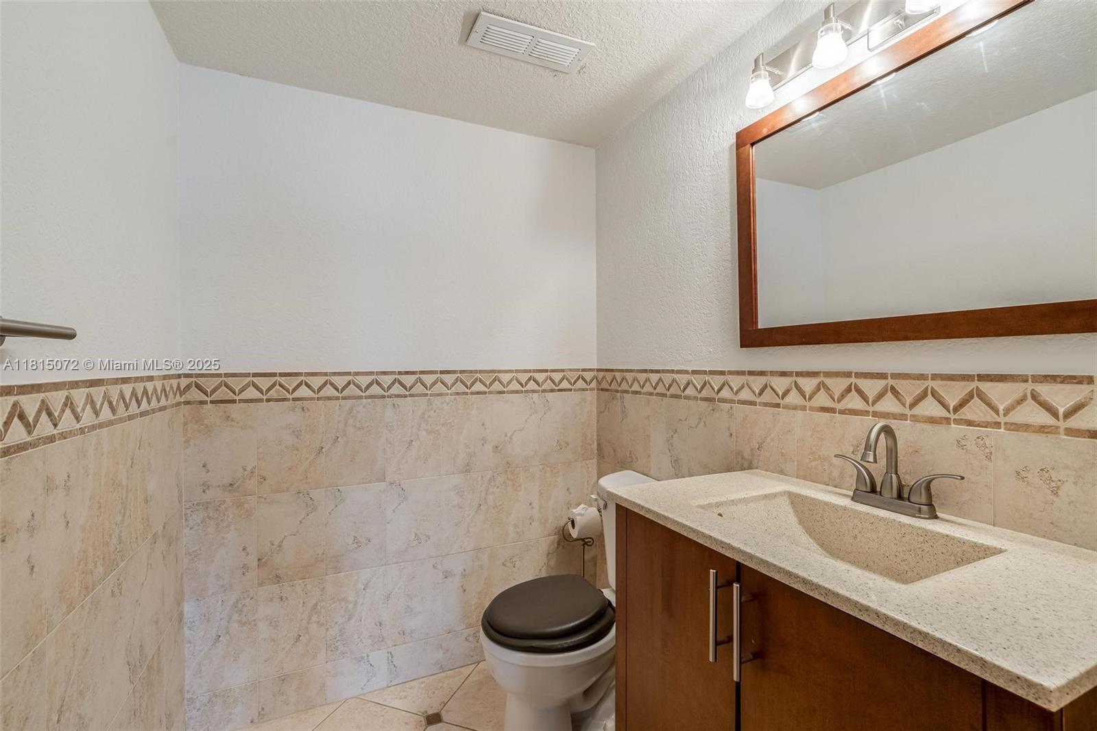 LAKE EMERALD CONDOMINIUM - Residential
