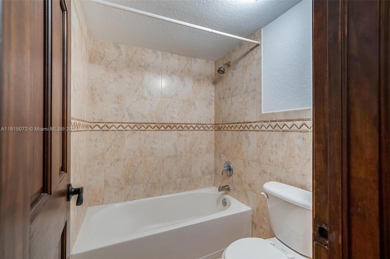 LAKE EMERALD CONDOMINIUM - Residential