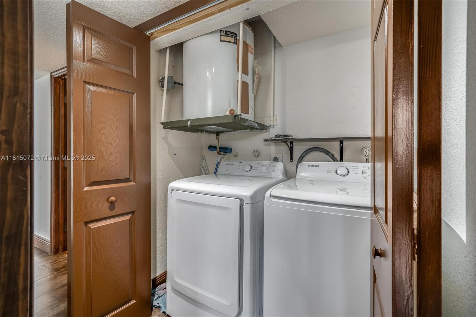LAKE EMERALD CONDOMINIUM - Residential