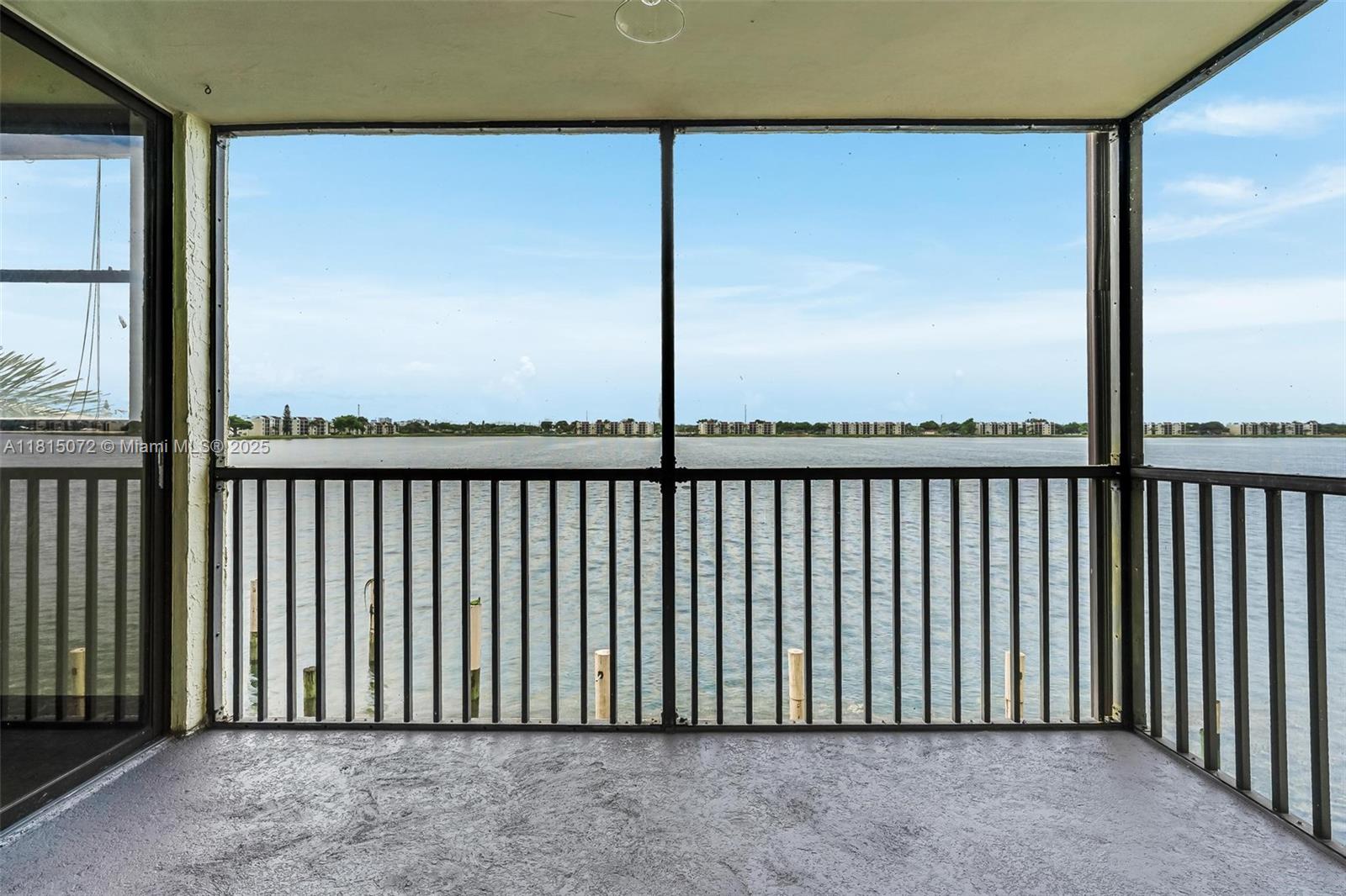 LAKE EMERALD CONDOMINIUM - Residential