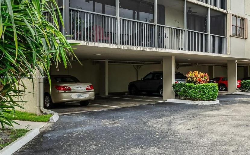 LAKE EMERALD CONDOMINIUM - Residential