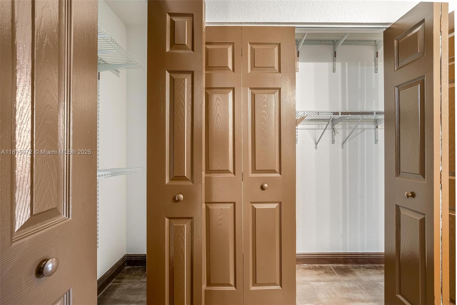 LAKE EMERALD CONDOMINIUM - Residential