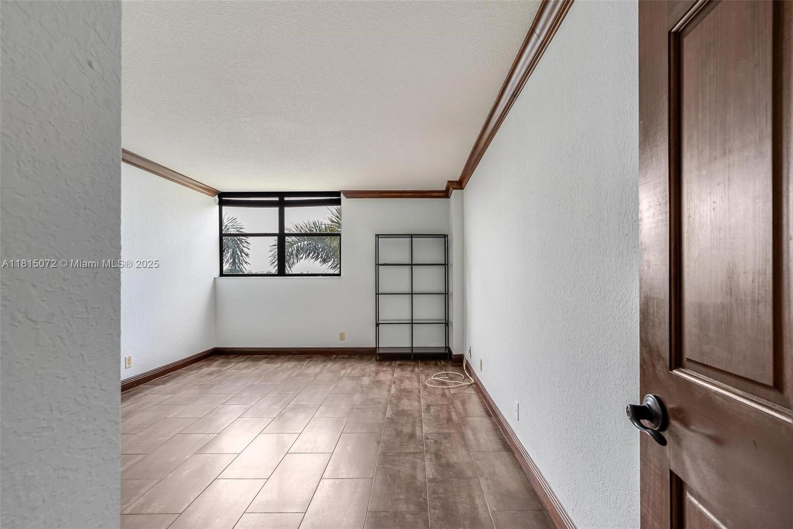 LAKE EMERALD CONDOMINIUM - Residential