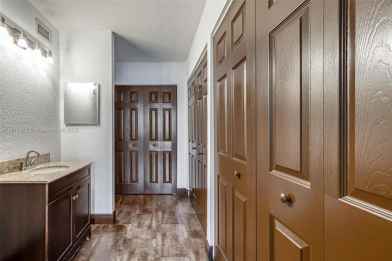 LAKE EMERALD CONDOMINIUM - Residential