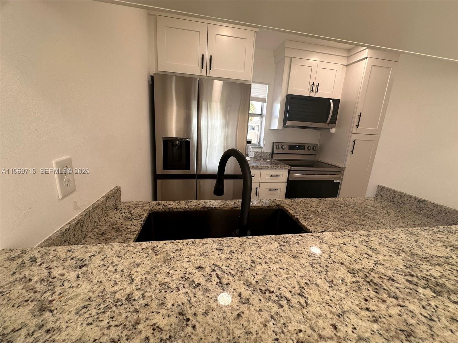 910 Twin Lakes Dr 8-K