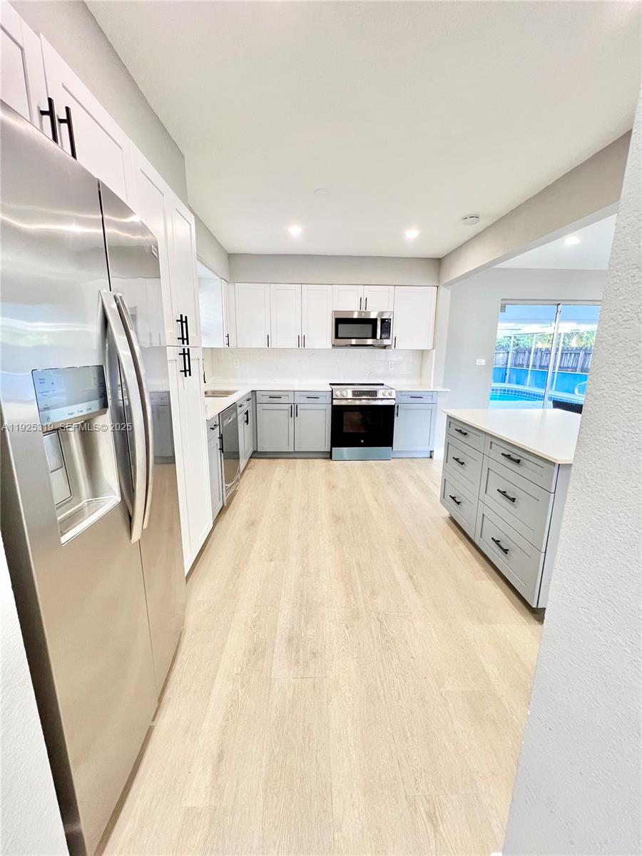 PALM LANE VILLA NO 5 - Residential Lease