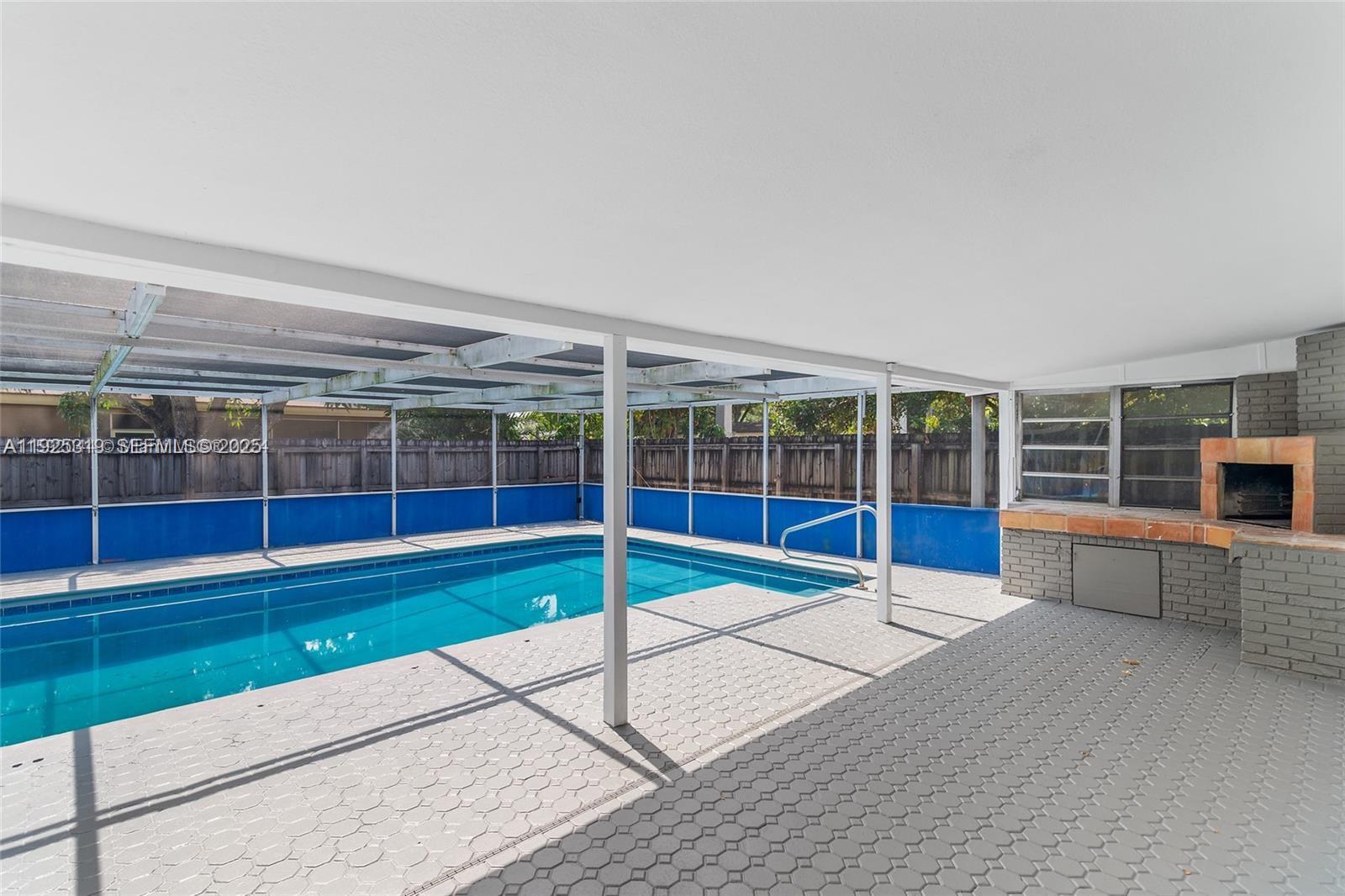 PALM LANE VILLA NO 5 - Residential Lease