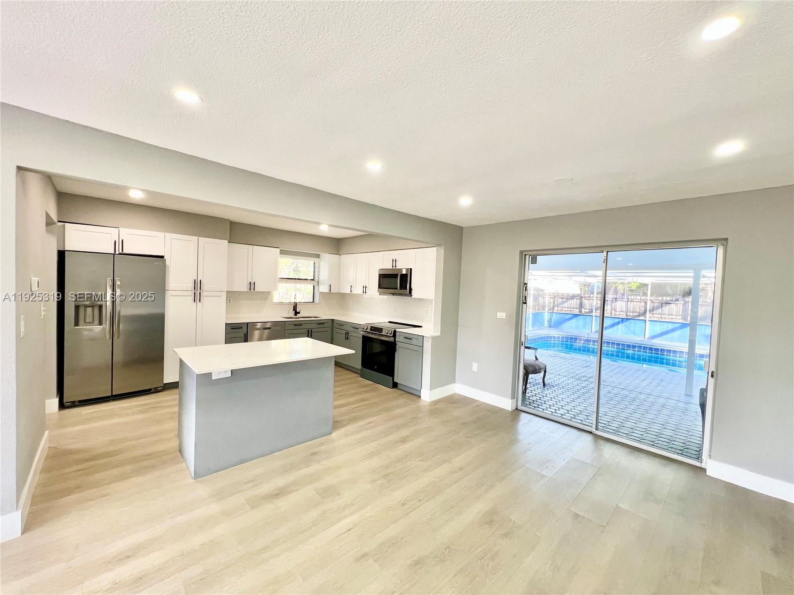 PALM LANE VILLA NO 5 - Residential Lease