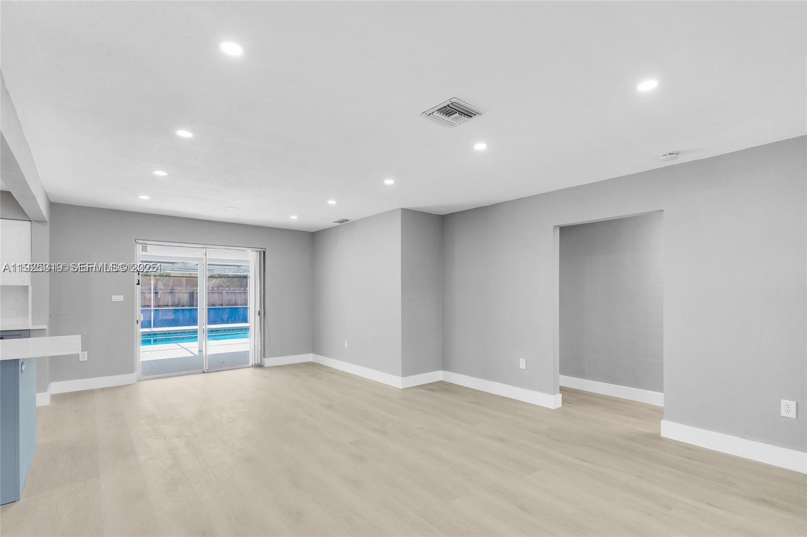 PALM LANE VILLA NO 5 - Residential Lease