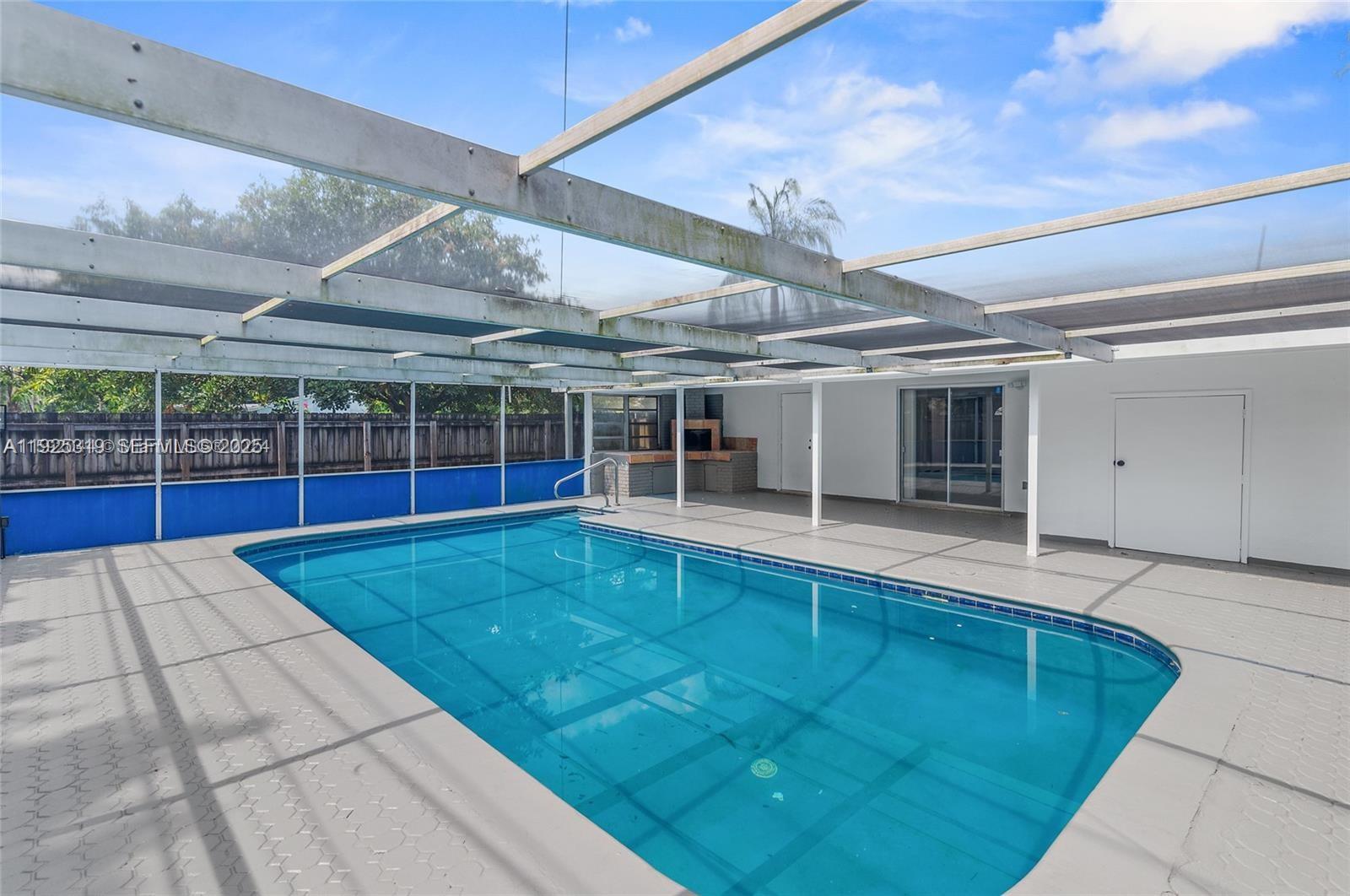 PALM LANE VILLA NO 5 - Residential Lease