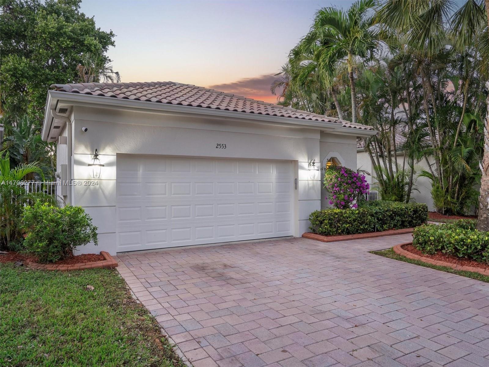 2553 Bay Pointe Dr, Weston, Broward County, Florida - 3 Bedrooms  
3 Bathrooms - 