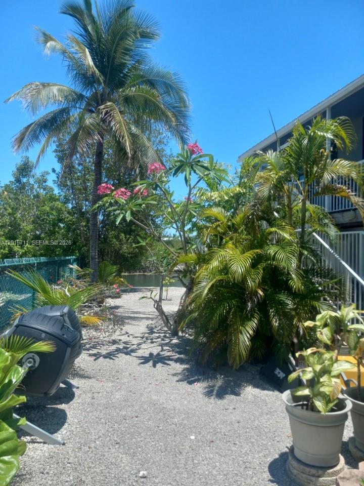 CAHILL PINES AND PALMS - Residential