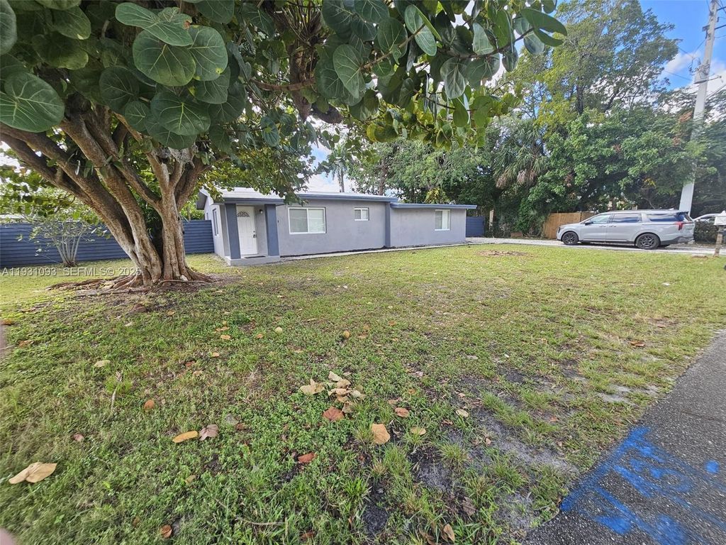 Photo of 2488 SW 6th Ct, Fort Lauderdale, FL 33312 (MLS # A11931093)