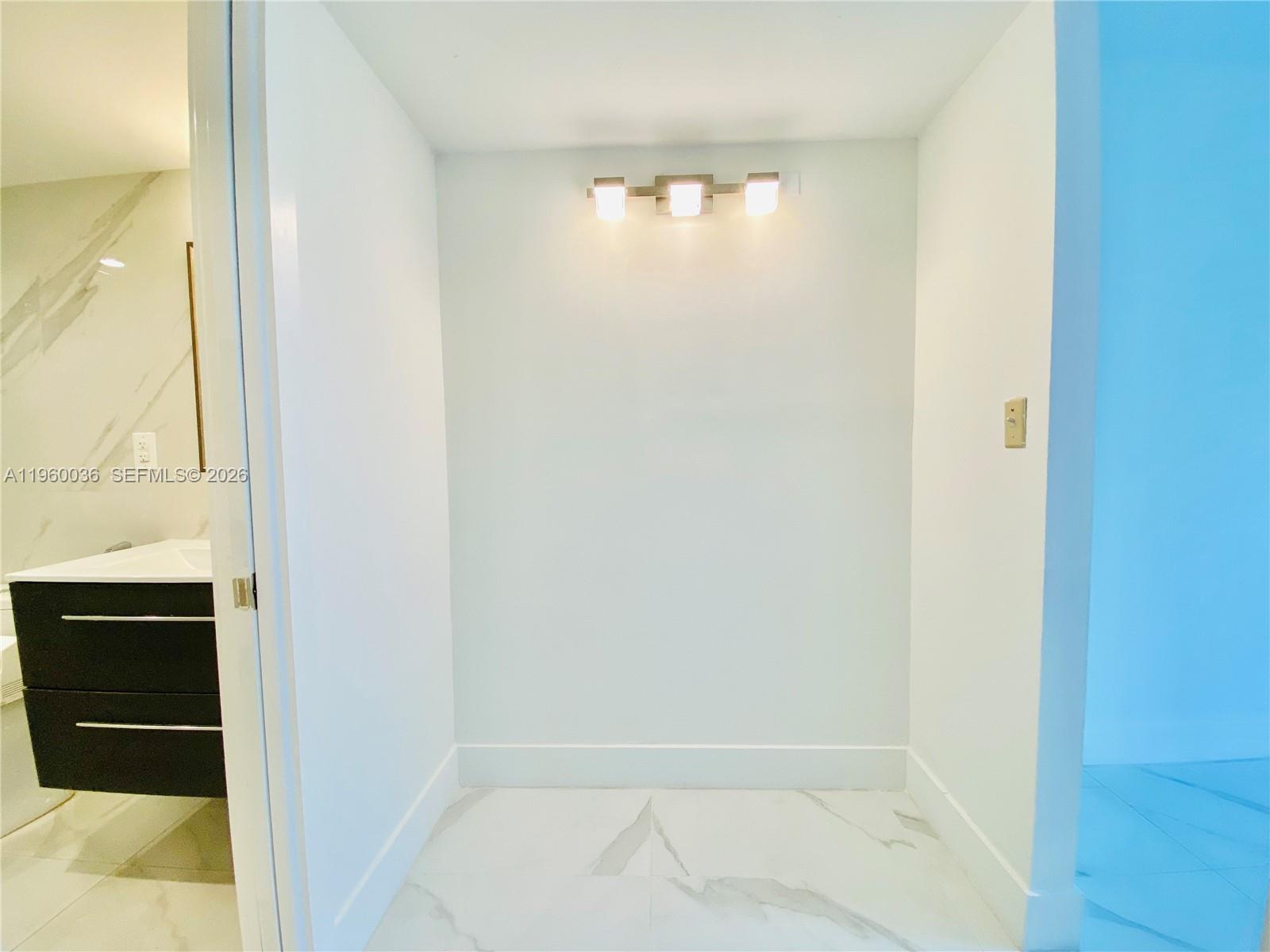 THE PRESIDENTIAL CONDO - Residential Lease