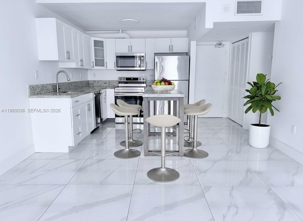 THE PRESIDENTIAL CONDO - Residential Lease