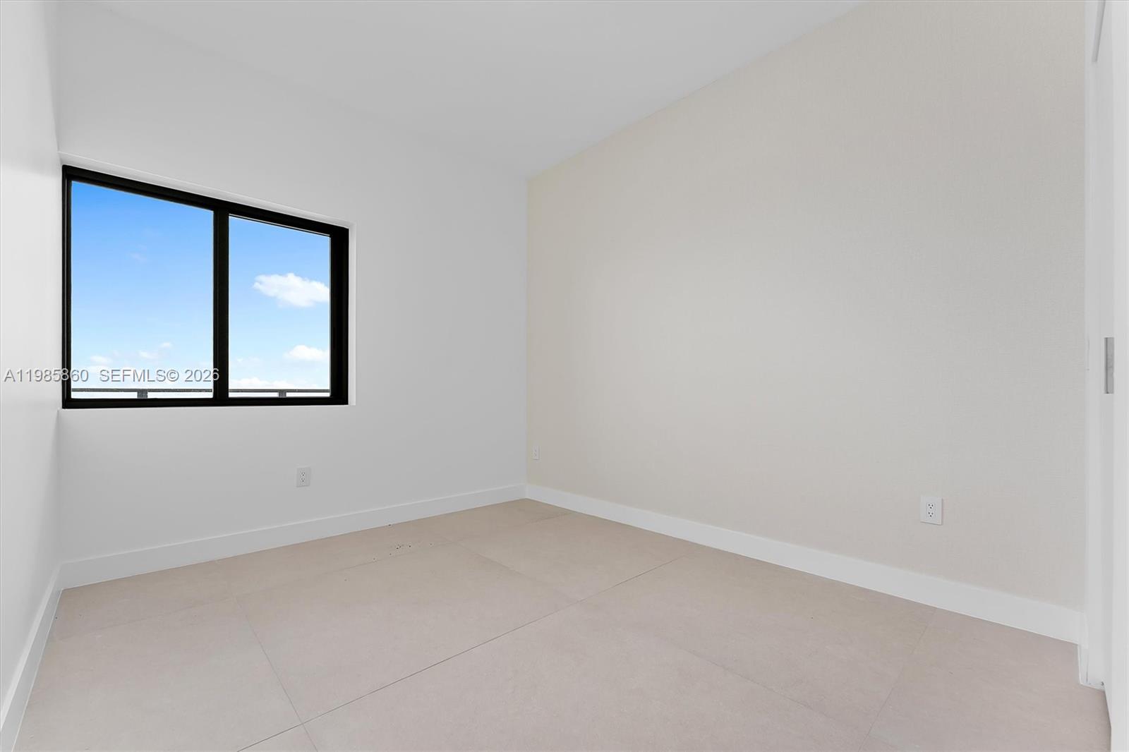 ARIA RESERVE SOUTH CONDO - Residential Lease