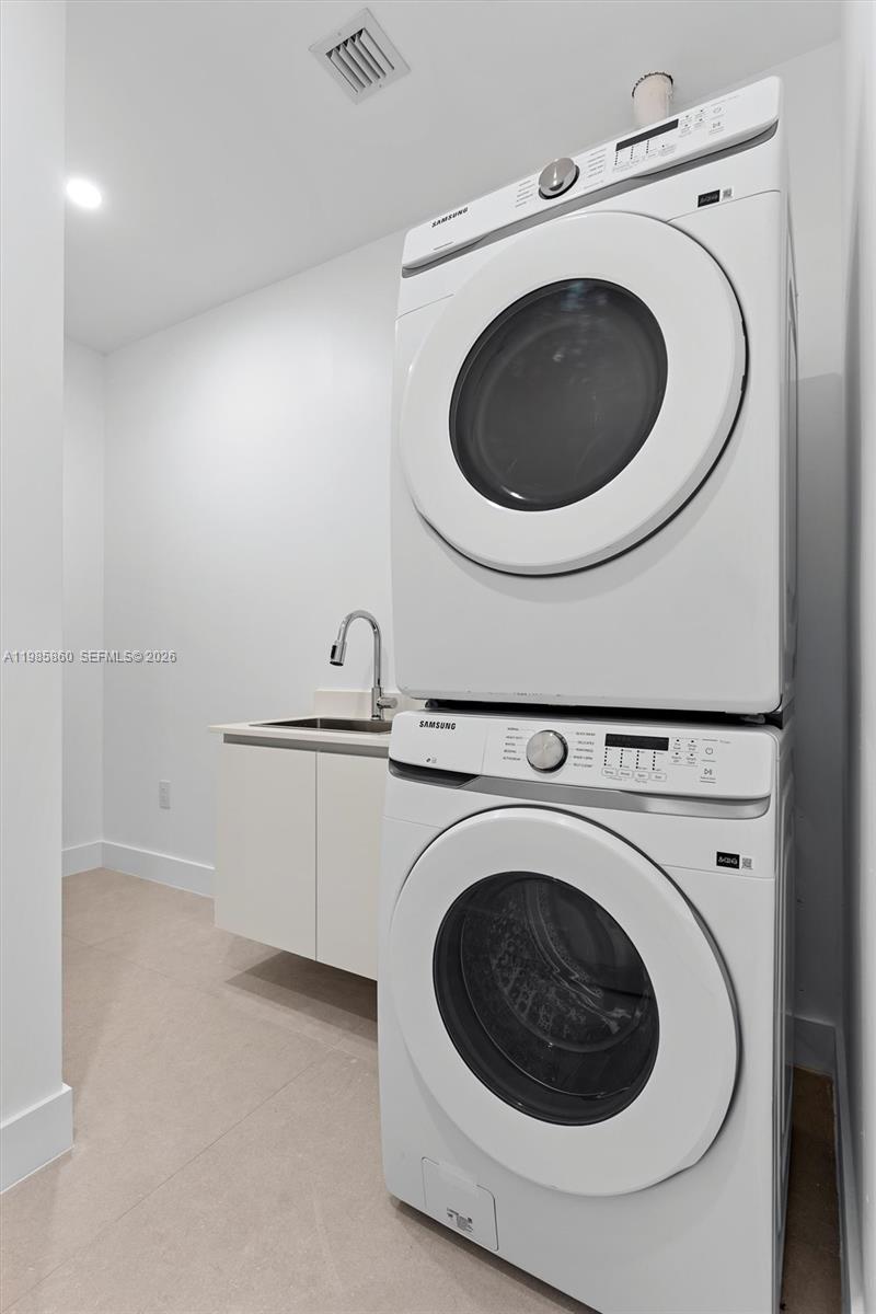 ARIA RESERVE SOUTH CONDO - Residential Lease