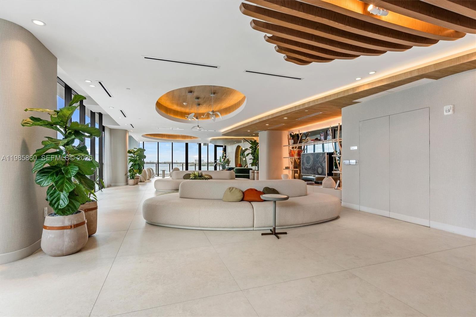 ARIA RESERVE SOUTH CONDO - Residential Lease