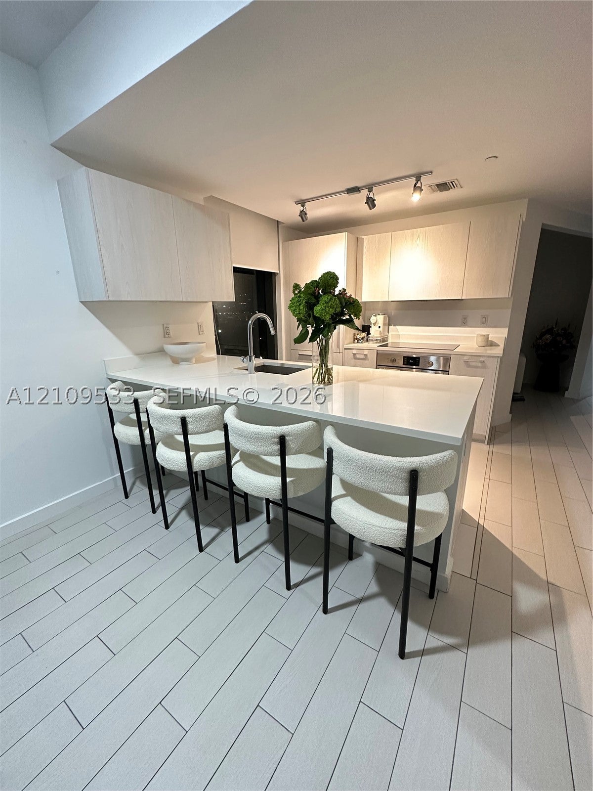 501 NE 31st St 808