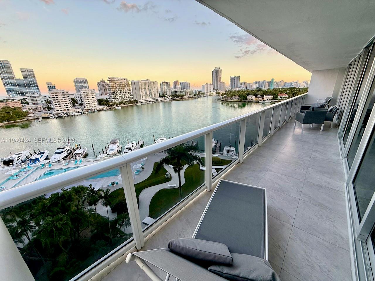 KING COLE CONDO - Residential