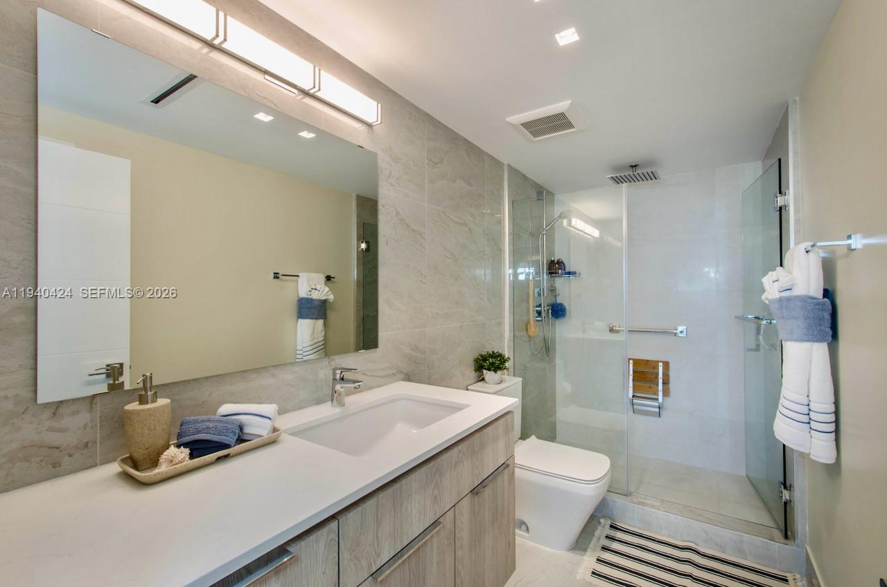 KING COLE CONDO - Residential