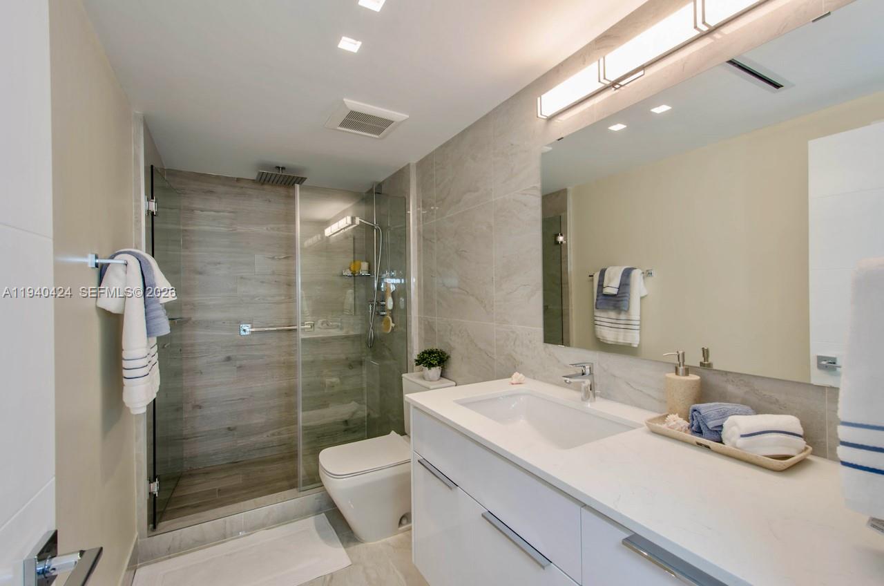 KING COLE CONDO - Residential