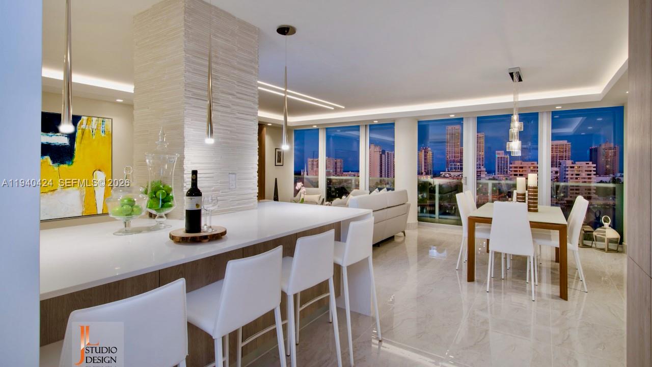 KING COLE CONDO - Residential