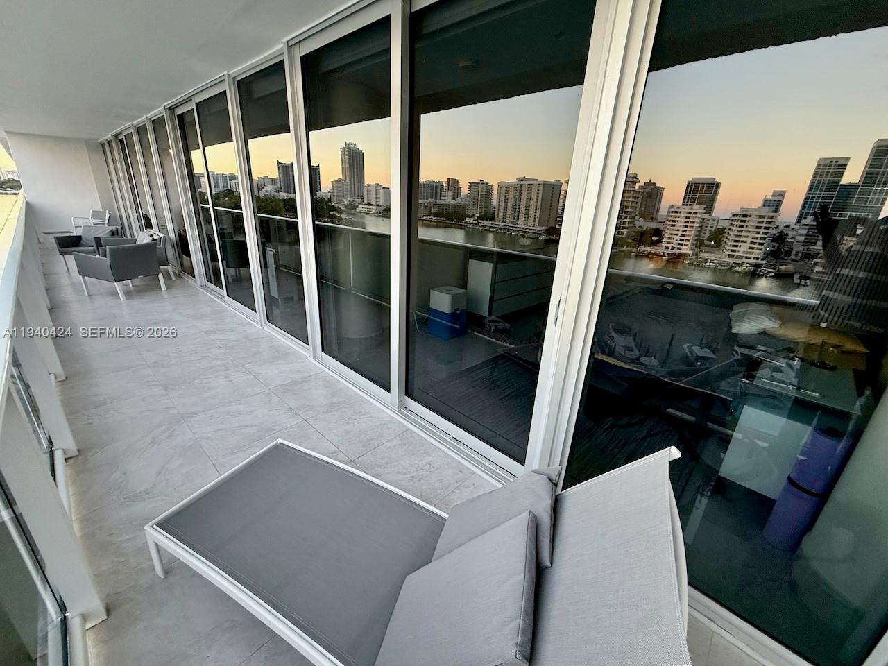 KING COLE CONDO - Residential