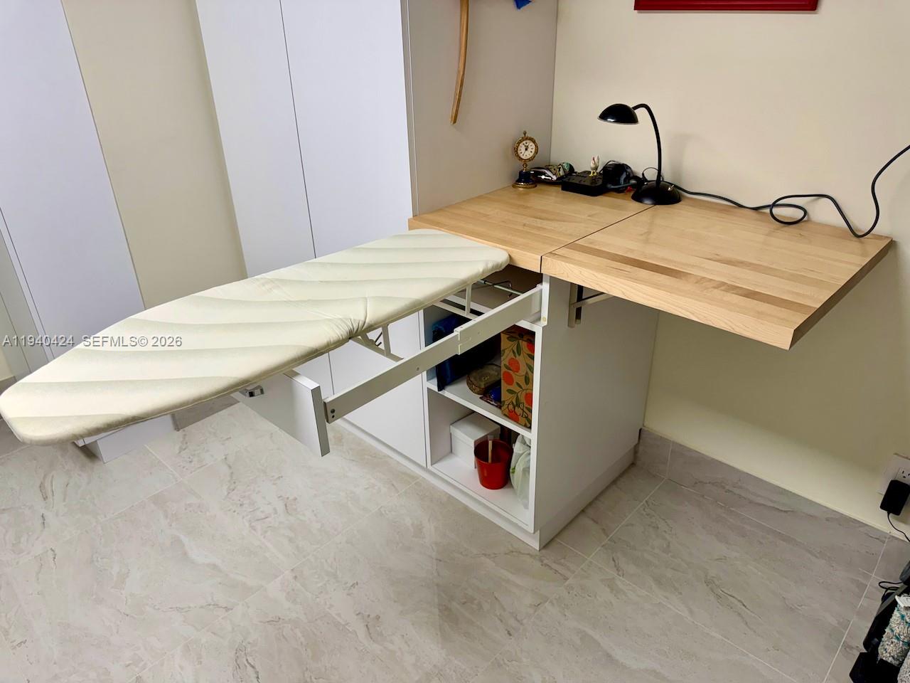 KING COLE CONDO - Residential