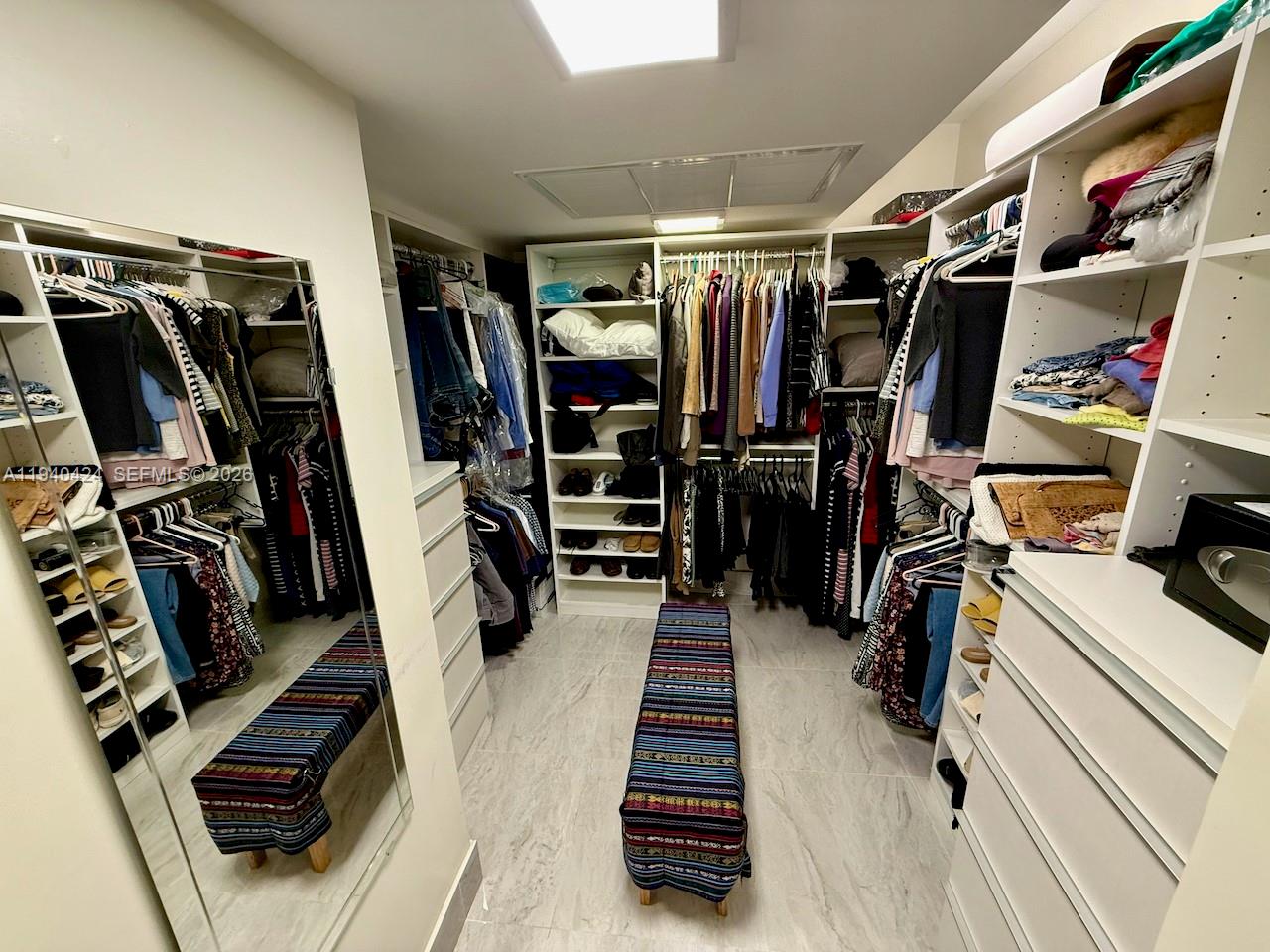 KING COLE CONDO - Residential