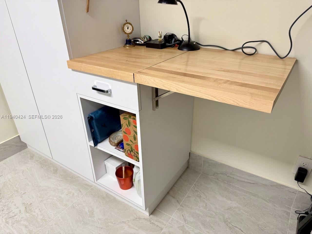 KING COLE CONDO - Residential