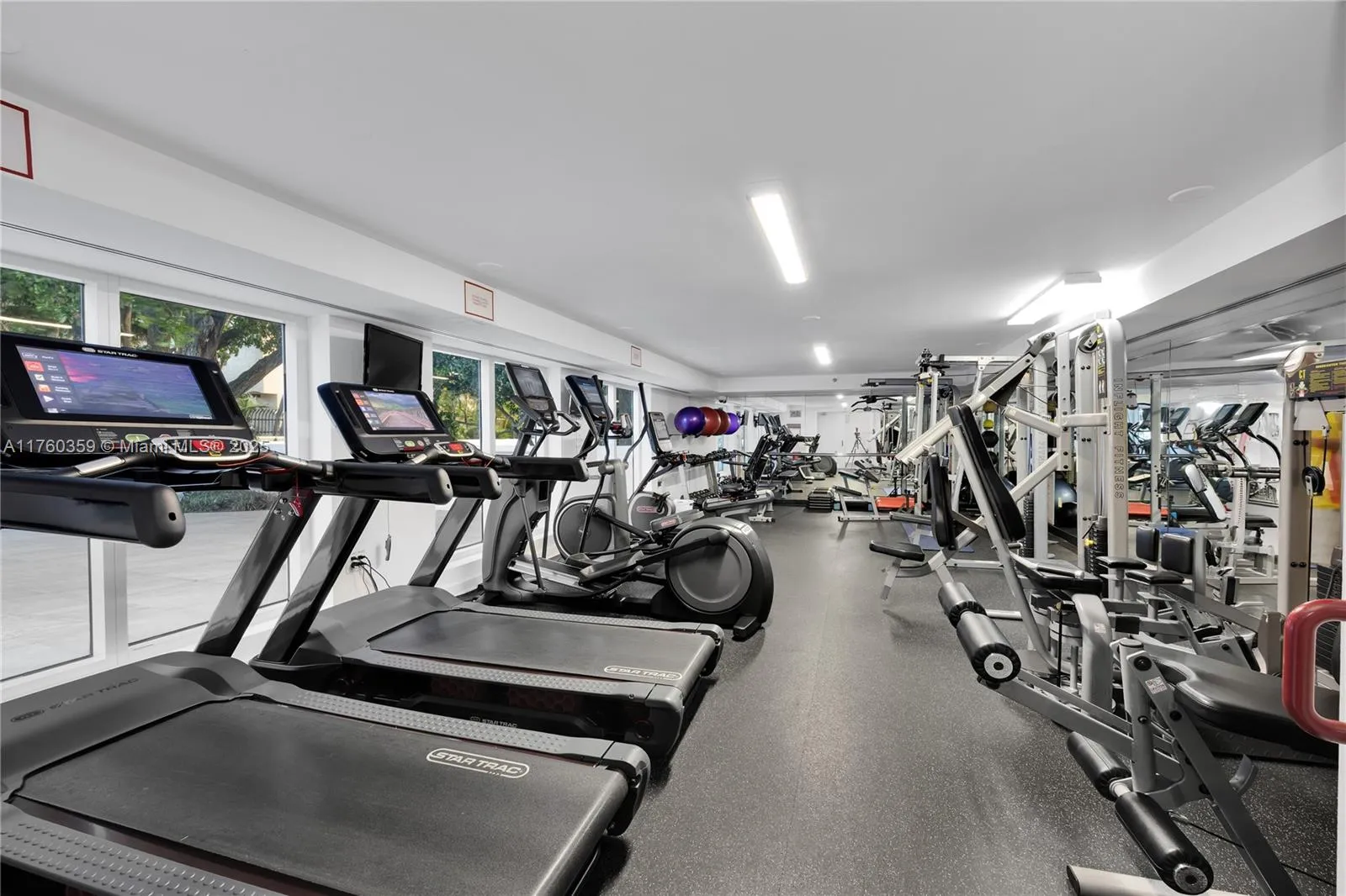 Miami, Florida 33129, United States, 2 Bedrooms Bedrooms, ,3 BathroomsBathrooms,Residential,Pending,85494