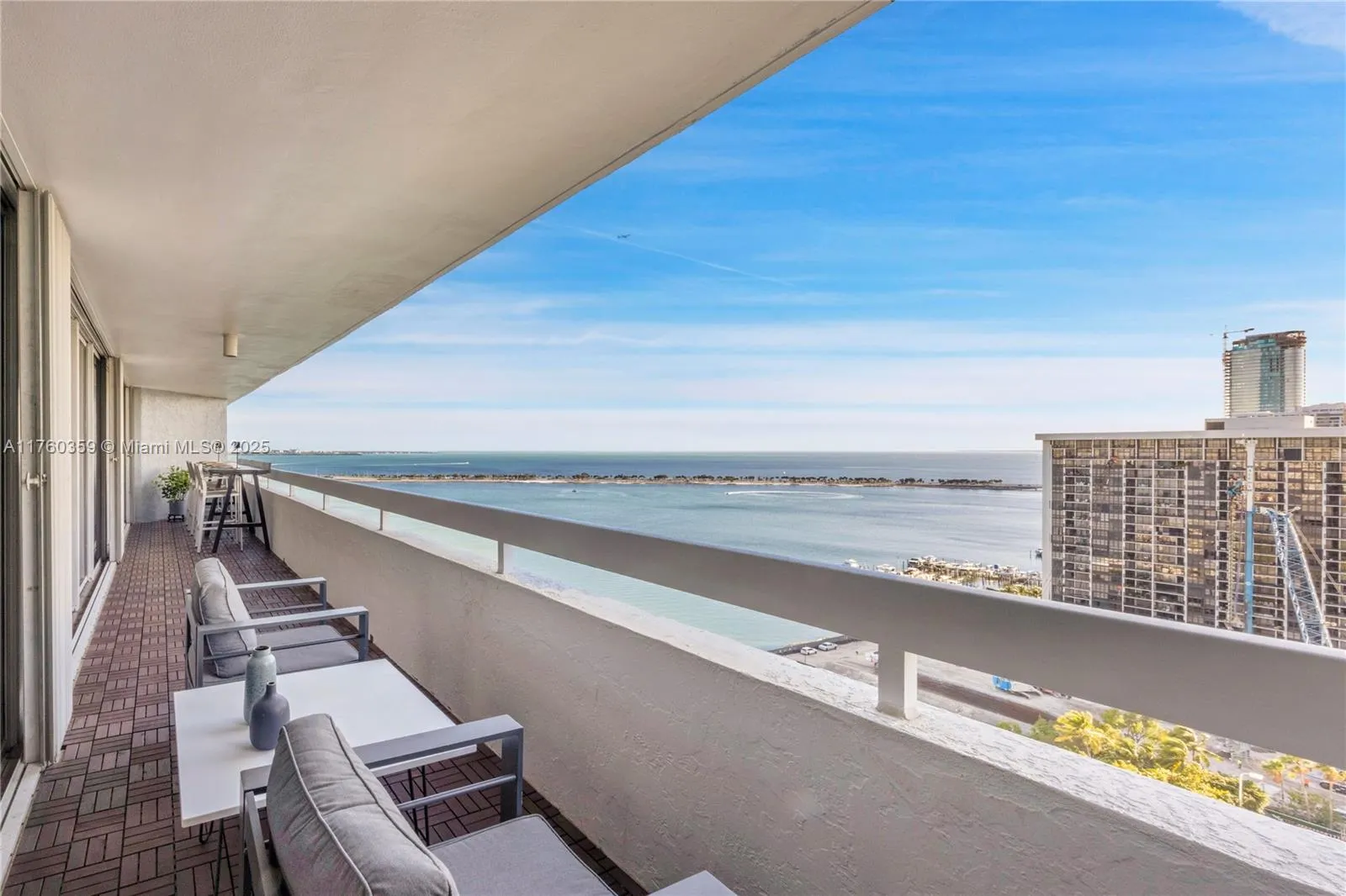 Miami, Florida 33129, United States, 2 Bedrooms Bedrooms, ,3 BathroomsBathrooms,Residential,Pending,85494