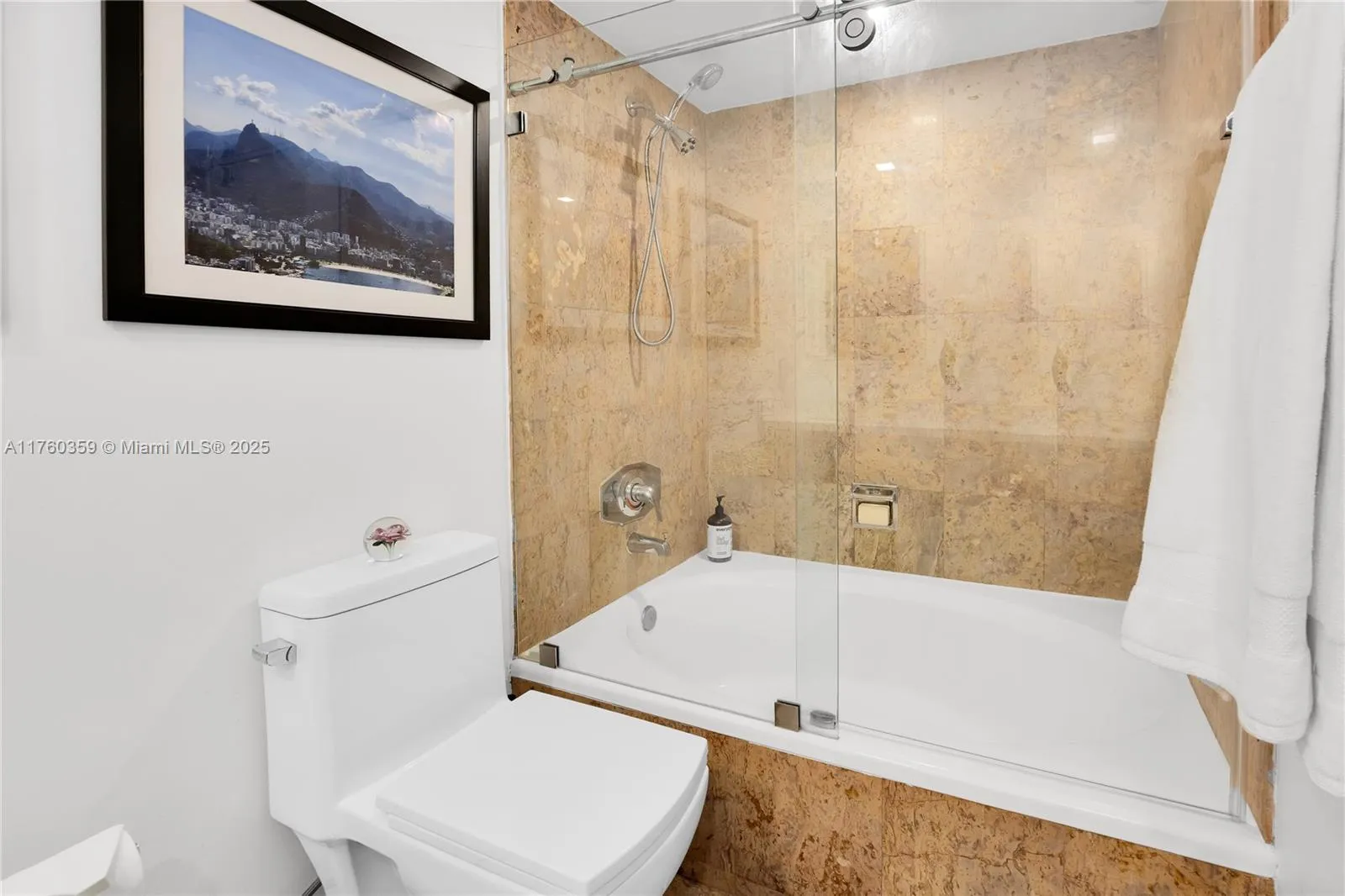 Miami, Florida 33129, United States, 2 Bedrooms Bedrooms, ,3 BathroomsBathrooms,Residential,Pending,85494