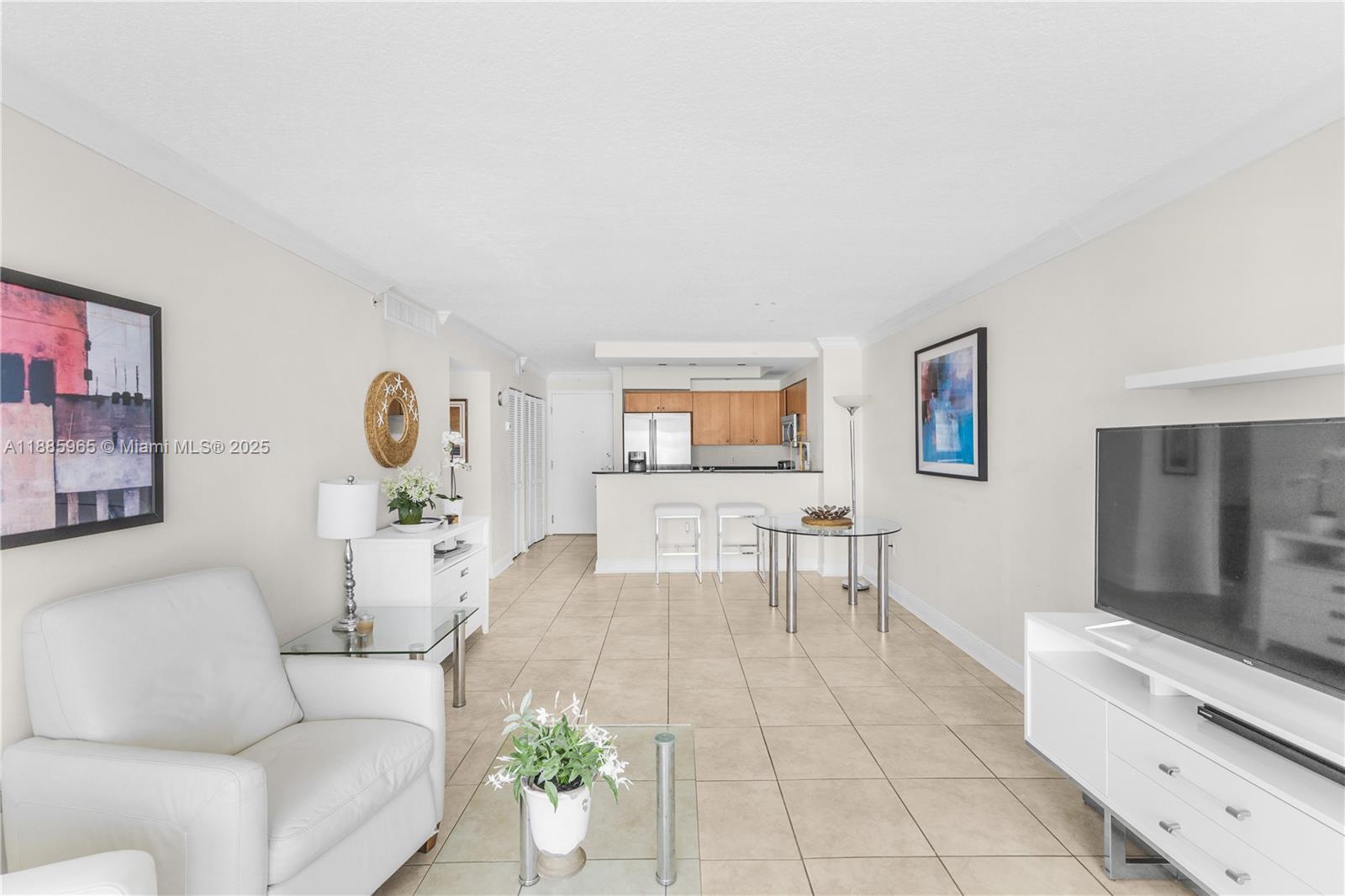 THE COLLINS CONDO - Residential