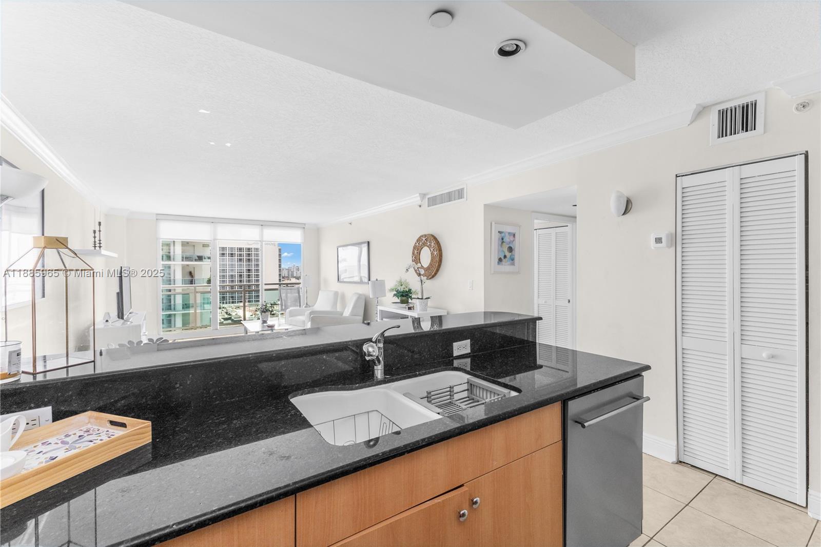 THE COLLINS CONDO - Residential